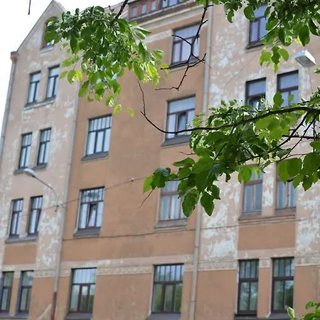Cozy At Quiet Centre Apartment *
